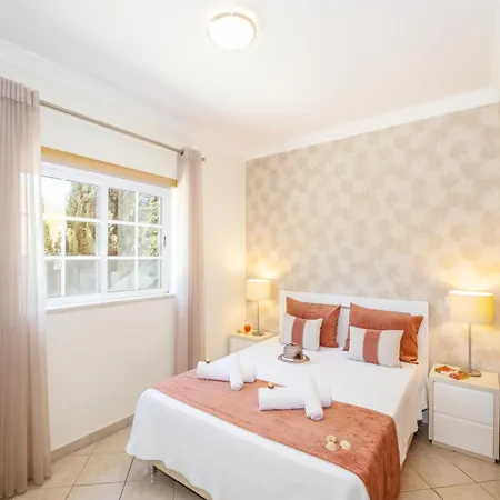 Villa In Olhos De Agua With Private Pool Albufeira
